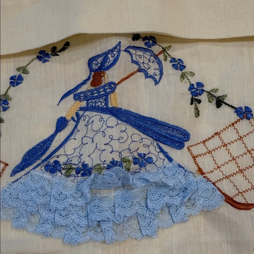 Vintage Embroidered Southern Belle Pillowcases - Yellow pillowcase
